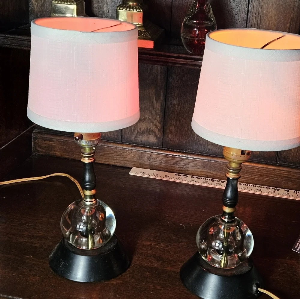 Vintage art deco vibe glass spere set of accent lamps.